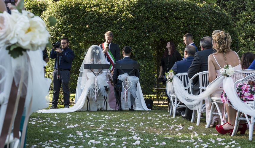 Matrimonio con rito simbolico alla porta del Principe Roma
